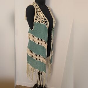 Umgee Womens’s sz L Green Fringe Crochet Boho Lagenlook Kimono Vest Festival EUC